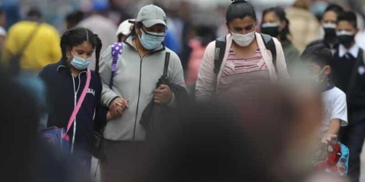 Ecuador, mascarillas, coronavirus. Foto de archivo.