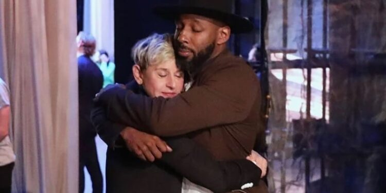 Ellen DeGeneres en las redes sociales con una foto de Stephen tWitch Boss.