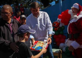 Entrega de jueguetes, niños parroquias de Caracas. Foto Prensa Carlos Prosperi.