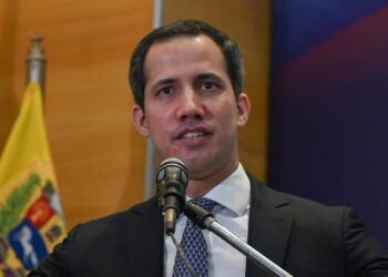 Venezuelan opposition leader Juan Guaido delivers a speech during a press conference in Caracas, on September 16, 2022. - Guaidó gave a balance and accountability of his management as "interim president", a title recognized by the United States, which handed to Guaidó control of blocked resources to President Nicolás Maduro. (Photo by Federico PARRA / AFP)