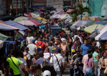 Vzla, compras navideñas. Foto EFE Rayner Peña R