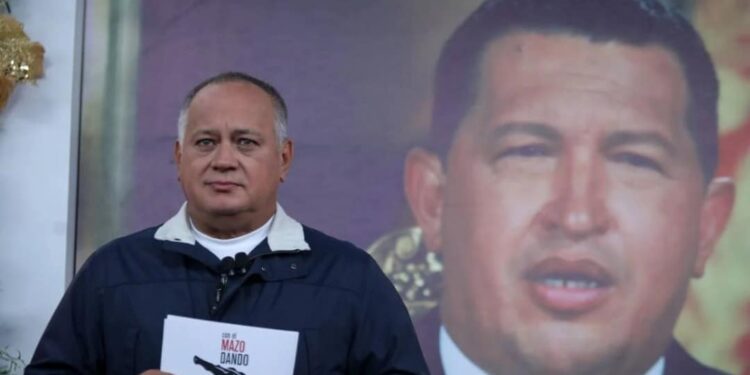 Diosdado Cabello. Foto Con el mazo.