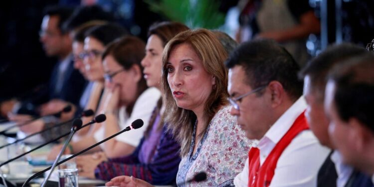 La presidenta de Perú, Dina Boluarte. Foto agencias.