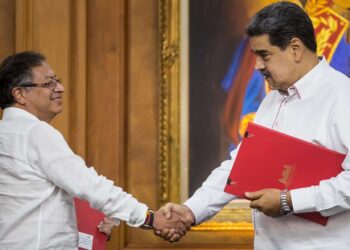 Presidente de Colombia, Gustavo Petro y Nicolás Maduro. Foto agencias.