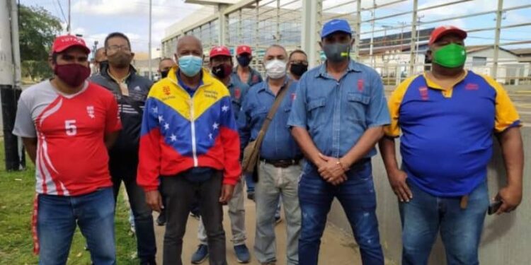 Trabajadores de Sidos. Foto Radio Fe y Alegría Noticias.