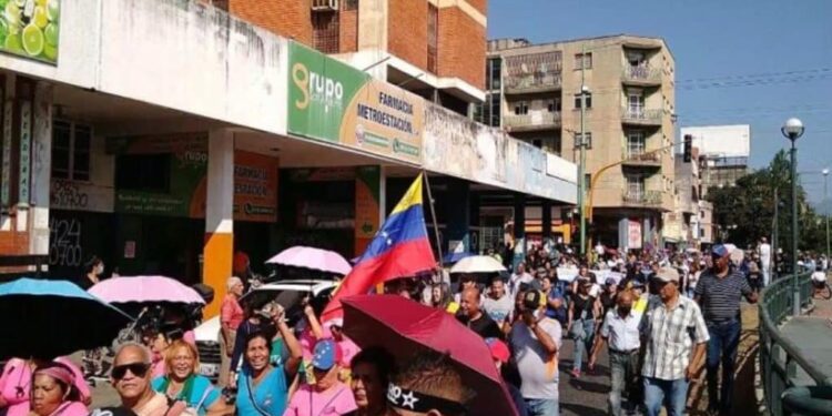 Valencia. marcha de las bolsas vacías. Foto Rosimar Sánchez Radio Fe y Alegría Noticias