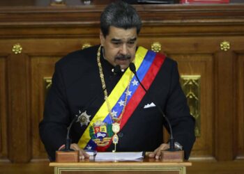 ACTUALIZACIÓN - AME5954. CARACAS (VENEZUELA), 12/01/2023.- El presidente de Venezuela, Nicolás Maduro, ofrece un discurso ante la Asamblea Nacional durante una rendición de cuentas sobre su Gobierno en el año 2022, hoy, en Caracas (Venezuela). El presidente de Venezuela, Nicolás Maduro, pidió este jueves a su homólogo estadounidense, Joe Biden, que levante "todas las sanciones" aplicadas por el Gobierno norteamericano al país caribeño en los últimos años. EFE/ Miguel Gutiérrez