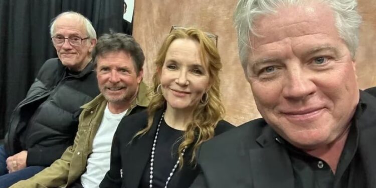 Christopher Lloyd, Michael J. Fox, Lea Thompson y Tom Wilson (@lea_thompson)