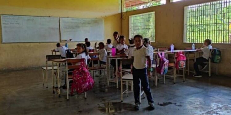 Estudiantes Tucupita. Foto Tane Tanae Radio Fe y Alegría Noticias.