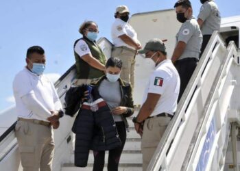 Migrantes irregulares retornados a Cuba. Foto agencias.