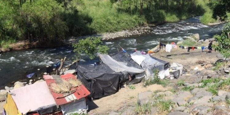 Orillas del río Coatán entre Guatemala y México. Foto agencias.