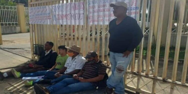 Trabajadores El Tigre. Anzoátegui. Foto Radio Fe y Alegría Noticias