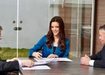 Durante la firma, el Presidente Ejecutivo de Bancamiga, Ariel José Martínez, Amanda Dudamel y el Presidente de la Junta Directiva de Bancamiga, Carmelo De Grazia.