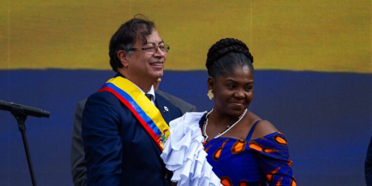 2JMXNCJ Bogota, Colombia. 07th Aug, 2022. Colombian president Gustavo Petro (Left) and Vice-president Francia Marquez (Right) during the inauguration event of Colombia's first left-wing president Gustavo Petro inauguration event, in Bogota, Colombia, August 7, 2022. Photo by: Chepa Beltran/Long Visual Press Credit: Long Visual Press/Alamy Live News