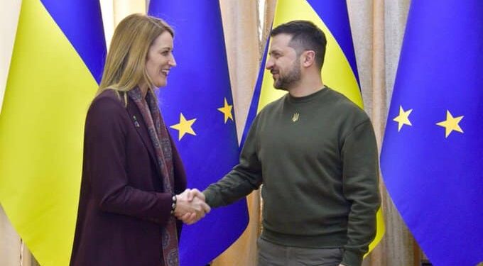 El presidente de Ucrania, Volodymyr Zelensky y la presidenta del Europarlamento, Roberta Metsola. Foto @EP_President