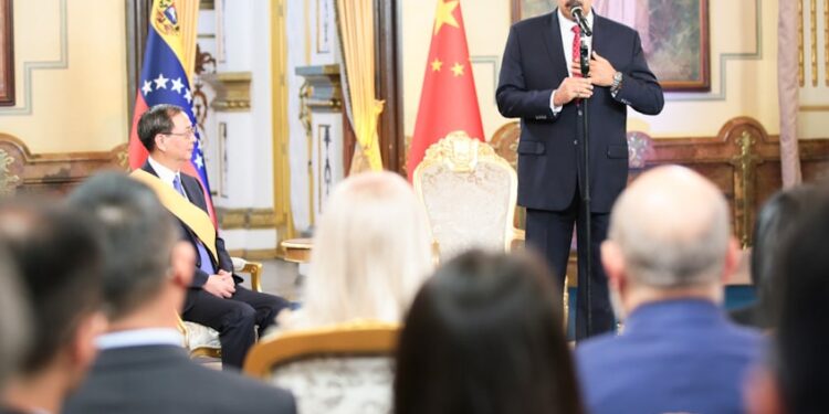 Li Baorong y Nicolás Maduro. Foto @PresidencialVen