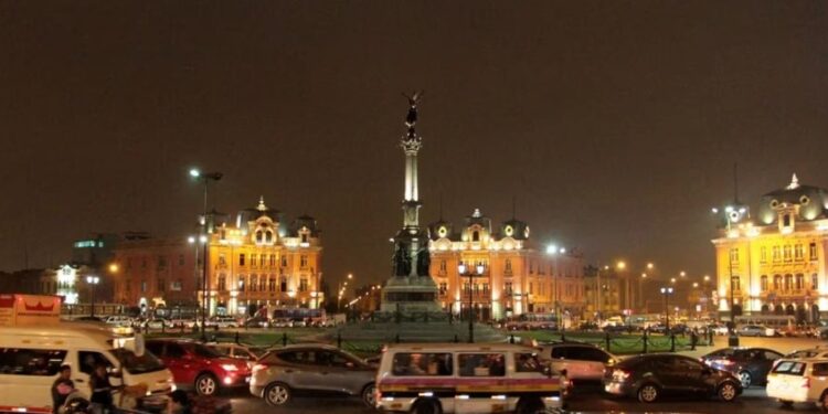 Lima, Perú. Plaza Dos de Mayo. Foto Infobae