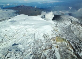 Colombia, volcán Nevado del Ruiz. Foto @sgcol