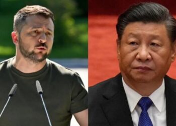 El presidente chino, Xi Jinping, habló hoy por teléfono con su homólogo ucraniano, Volodimir Zelensky. Foto collage.