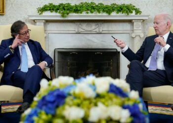 Gustavo Petro y Joe Biden conversan en la Oficina Oval de la Casa Blanca, este jueves.
SUSAN WALSH (AP)