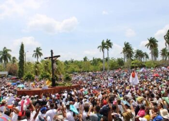 Las actividades convocadas por la Iglesia católica estuvieron concurridas pese al asedio policial. Foto: Confidencial | Redes sociales.