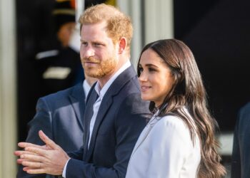 THE HAGUE, NETHERLANDS - APRIL 15: Prince Harry, Duke of Sussex and Meghan, Duchess of Sussex attend a reception for friends and family of competitors of the Invictus Games at Nations Home at Zuiderpark on April 15, 2022 in The Hague, Netherlands. (Photo by Samir Hussein/WireImage)