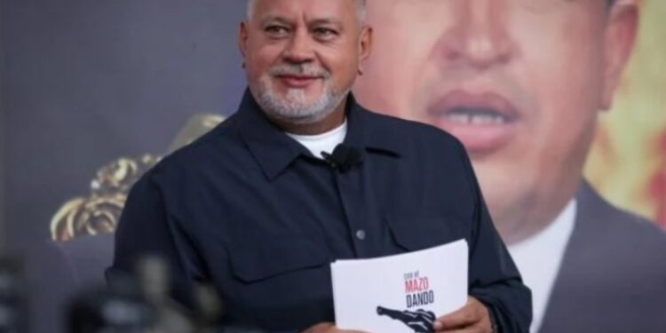 Con el mazo. Diosdado Cabello