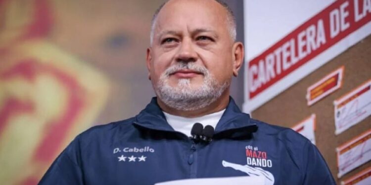 Diosdado Cabello, cartelera semanal. Foto Con el mazo