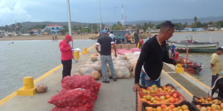 Marinos y comerciantes se muestran optimistas por la reapertura de la frontera.