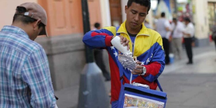 Migrante venezolano en Perú. Foto agencias.