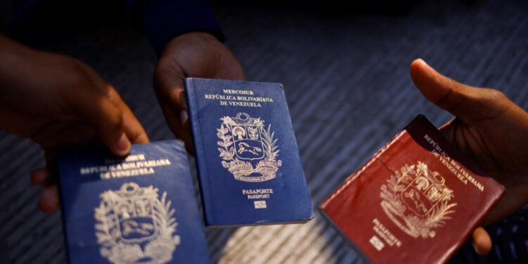 Pasaporte venezolano. Foto Reuters