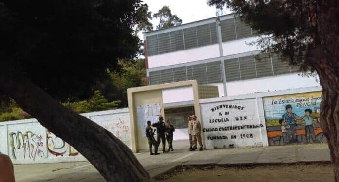 Unidad Educativa Nacional Caricuao en Caracas. Foto de archivo.