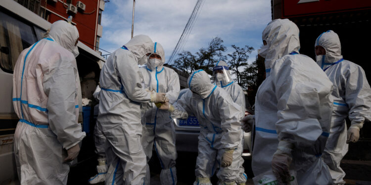 Pandemic prevention workers in protective suits prepare to enter an apartment compound that was placed under lockdown as outbreaks of the coronavirus disease (COVID-19) continue in Beijing, China, November 12, 2022. REUTERS/Thomas Peter