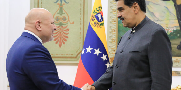 Fiscal de la CPI Karim A.A. Khan y Nicolás Maduro. Foto @PresidencialVen
