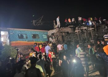Accidente de tren en India / Foto @AztecaNoticias