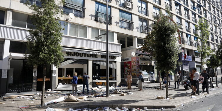 Marseille (France), 01/07/2023.- People inspect the damage following a night of looting and rioting in Marseille, France, 01 July 2023. Violence broke out all over France after police fatally shot a 17-year-old teenager during a traffic stop in Nanterre on 27 June. (Disturbios, Francia, Marsella) EFE/EPA/SEBASTIEN NOGIER