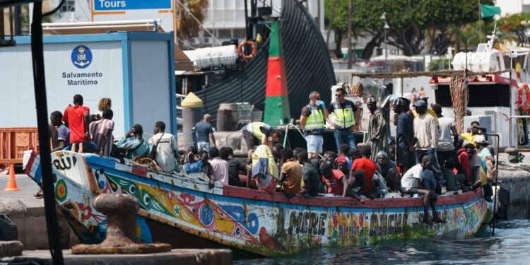 157 inmigrantes, Tenerife. Foto EFE