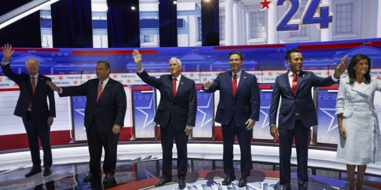 Asa Hutchinson, Chris Christie, Mike Pence, Ron DeSantis, Vivek Ramaswamy y Nikki Haley (REUTERS/Jonathan Ernst)