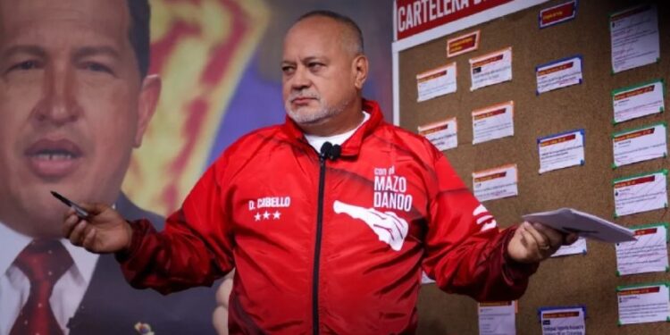 Diosdado Cabello. Foto Con el mazo