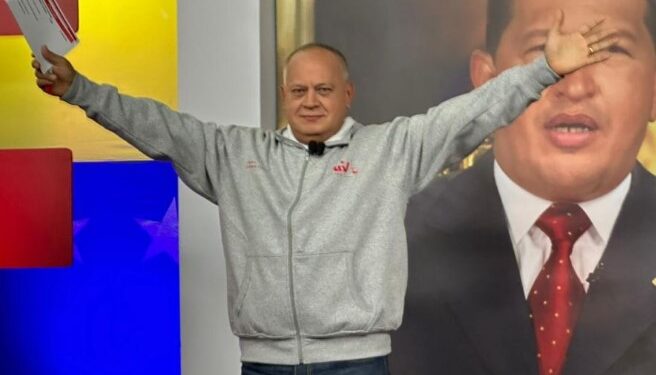 Diosdado Cabello. Foto Con el mazo.