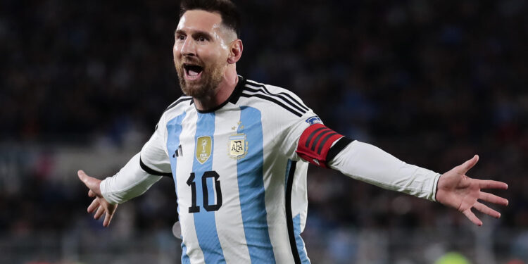 AME7420. BUENOS AIRES (ARGENTINA), 07/09/2023.- Lionel Messi de Argentina celebra un gol hoy, en un partido de las Eliminatorias Sudamericanas para la Copa Mundial de Fútbol 2026 entre Argentina y Ecuador en el estadio Más Monumental en Buenos Aires (Argentina). EFE/ Luciano González