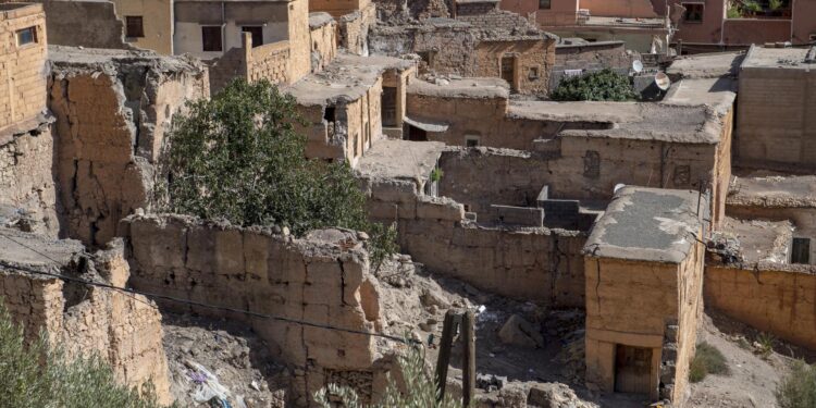 Marrakesh (Morocco), 09/09/2023.- A view of damaged buildings following an earthquake in Marrakesh, Morocco, 09 September 2023. A powerful earthquake that hit central Morocco late 08 September, killed at least 820 people and injured 672 others, according to a provisional report from the country's Interior Ministry. The earthquake, measuring magnitude 6.8 according to the USGS, damaged buildings from villages and towns in the Atlas Mountains to Marrakesh. (Terremoto/sismo, Marruecos) EFE/EPA/JALAL MORCHIDI