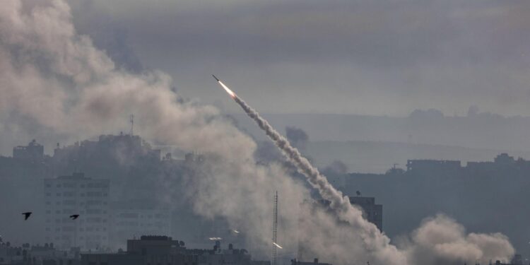 Gaza (---), 07/10/2023.- A rocket is launched from the coastal Gaza strip towards Israel by militants of the Ezz Al-Din Al Qassam militia, the military wing of Hamas movement, in Gaza City, 07 October 2023. Rocket barrages were launched from the Gaza Strip early Saturday in a surprise attack claimed by the Islamist movement Hamas. EFE/EPA/MOHAMMED SABER