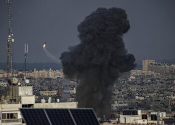 Gaza City (---), 07/10/2023.- Smoke rises after an Israeli air strike in Gaza City, 07 October 2023. Rocket barrages were launched from the Gaza Strip early 07 October in a surprise attack on Israel claimed by the Islamist movement Hamas. In a televised statement, the Israeli prime minister said the country is at war. EFE/EPA/MOHAMMED SABER