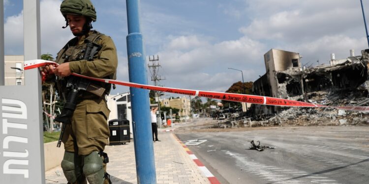 Sderot (Israel), 08/10/2023.- An Israeli soldier closes the road leading to the destroyed police station that was controlled by Hamas militants in the southern city of Sderot, close to the Gaza border, Israel, 08 October 2023. Rocket barrages were launched from the Gaza Strip as of early 07 October in a surprise attack claimed by the Islamist movement Hamas. More than 300 Israelis were killed and over 1,000 left injured in the attacks, the Israeli foreign ministry said. EFE/EPA/ATEF SAFADI