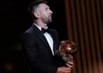 Lionel Messi con el Balón de Oro (REUTERSStephanie Lecocq)