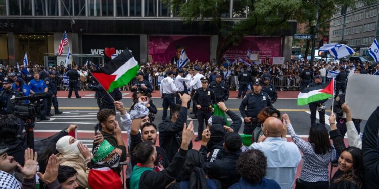 NEW YORK, NEW YORK - OCTOBER 8: Opposing groups protest in support of Palestine and Israel near the Israeli Consulate on October 8, 2023 in New York City. On October 7, the Palestinian militant group Hamas launched a surprise attack on Israel from Gaza by land, sea, and air, killing over 600 people and wounding more than 2000. According to reports, Israeli soldiers and civilians have also been kidnapped by Hamas and taken into Gaza. The attack prompted a declaration of war by Israeli Prime Minister Benjamin Netanyahu, and ongoing retaliatory strikes by Israel on Gaza killing hundreds.   Adam Gray/Getty Images/AFP (Photo by Adam Gray / GETTY IMAGES NORTH AMERICA / Getty Images via AFP)