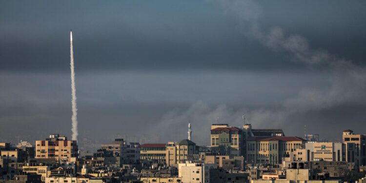 Gaza (---), 07/10/2023.- A rocket is launched from the coastal Gaza strip towards Israel by militants of the Ezz Al-Din Al Qassam militia, the military wing of Hamas movement, in Gaza City, 07 October 2023. Rocket barrages were launched from the Gaza Strip early Saturday in a surprise attack claimed by the Islamist movement Hamas. EFE/EPA/MOHAMMED SABER