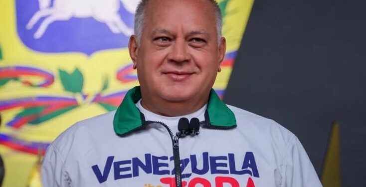 Diosdado Cabello. Foto Con el mazo.