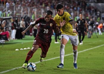 Venezuela's midfielder Romulo Otero (L) and Ecuador's defender Piero Hincapie fight for the ball during the 2026 FIFA World Cup South American qualification football match between Venezuela and Ecuador at the Monumental Stadium in Maturin, Venezuela, on November 16, 2023. (Photo by Federico Parra / AFP)